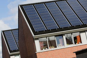 OPINIE: 'Geen huizen bouwen voor installaties'